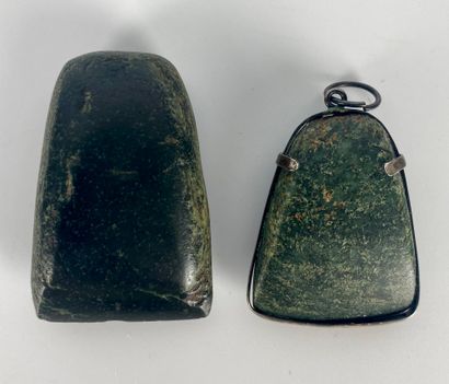  Lot including a miniature Serpentine axe. Modern mounting in Neolithic pendeloque...