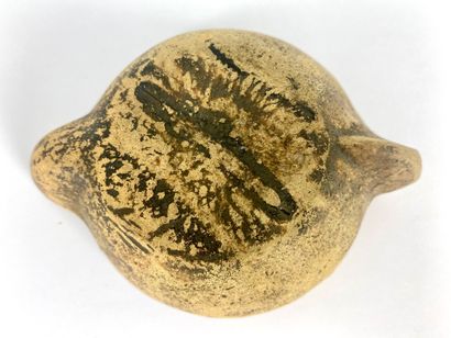 null Oil lamp with heart-shaped spout and medallion decorated with busts of Isis...