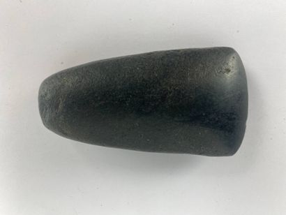  Hache polie Diorite ou hématite Proche Orient ?, Néolithique l. : 8,5 cm