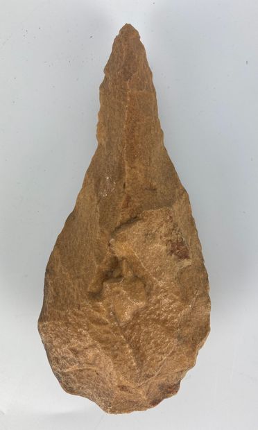null Grand biface sub-amygdaloïde Quartzite beige. Éclat postérieur. Afrique, Mauritanie,...