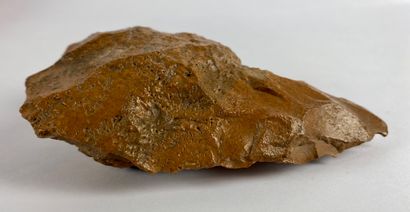  Small cordial biface Orange quartzite Mauritania, Late Acheulean l. : 10,5 cm