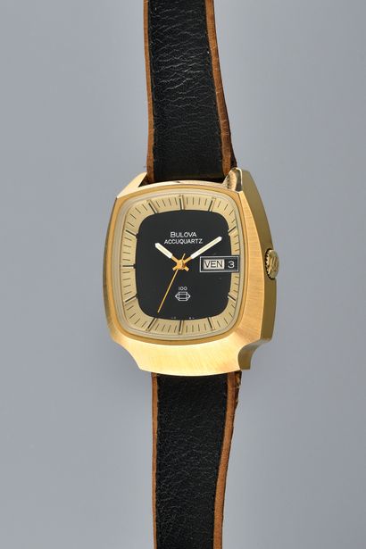 null BULOVA Accutron Vers 1975. N° 3-852688. Montre bracelet en plaqué or jaune,...