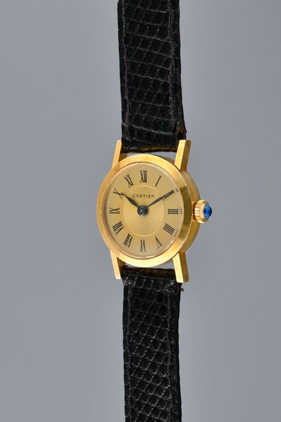 null CARTIER Ronde. Réf: 7981. N°025237. Vers 1980. Montre bracelet en or jaune 750/1000...