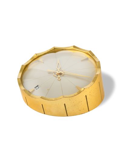 null JAEGER LECOULTRE Circular clock. N°362. Circa 1960. Brass clock, white dial...