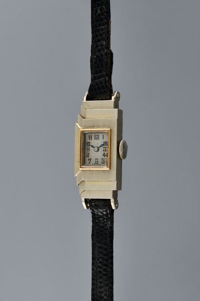 null MONTRE ART DECO N°: 8811. Vers 1930. Montre bracelet pour dame en or gris 750/1000,...