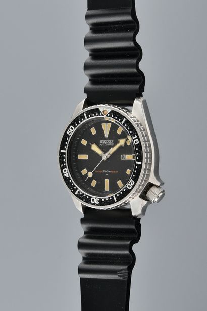 null SEIKO Automatic Plunger. N°4D0316. About 1970. Steel wristwatch, signed tonneau...