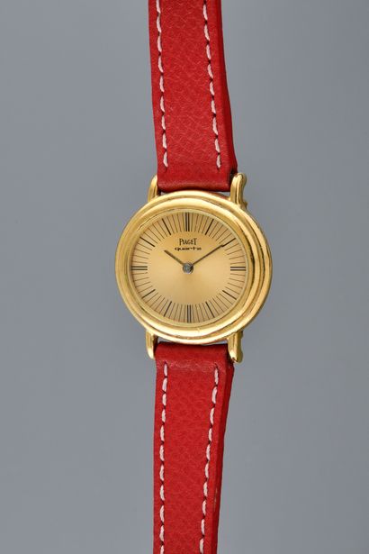  PIAGET Oval. Ref: 7308. N°351707. Circa 1990. Yellow gold 750/1000 wristwatch with...