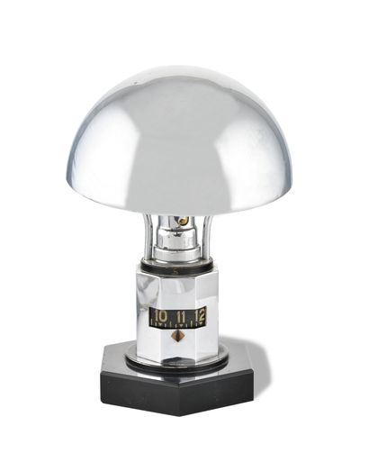  JAEGER Vers 1930. Lampe-pendule de bureau signée, type "champignon" en métal chromé...