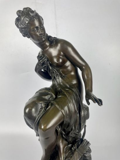 null Mathurin MOREAU (1822-1912) Diane chasserresse Bronze with green-brown patina...