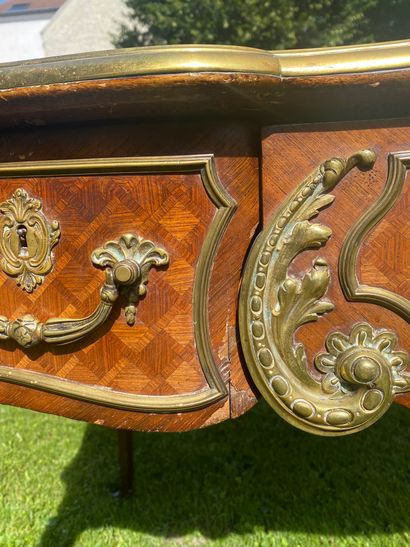 null FLAT DESK in rosewood veneer and violet wood marquetry opening with three drawers...