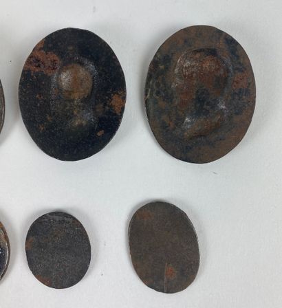 null 14 MEDAILLONS in patinated metal, decorated with portraits of Greeks or Romans...