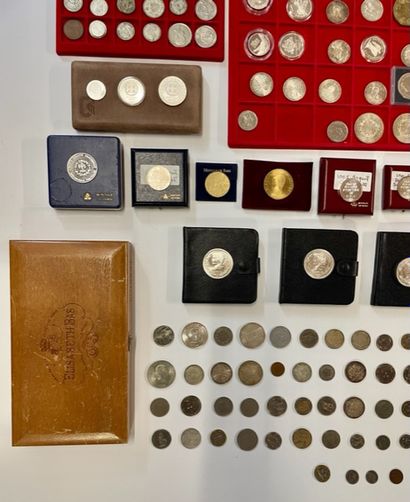 null Important COLLECTION OF MONEY, MEDALS and COMMEMORATIVE PIECES. Silver, nickel,...