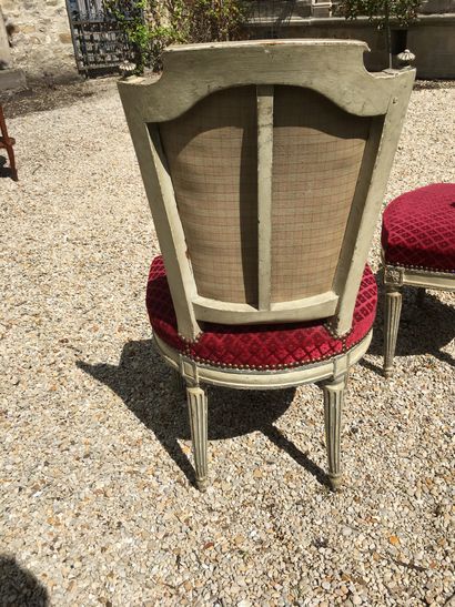 null Pair of chairs in grey relacquered wood, molded and carved with a gendarme hat...