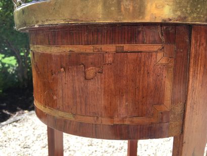 null TABLE OF LIVING ROOM of form drum out of wood of veneer and marquetry opening...