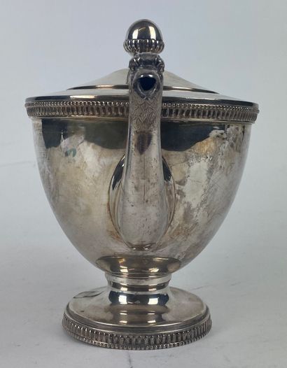 null Silver VERSEUSE on foot with pearls, the catch in ivory (accident), the spout...