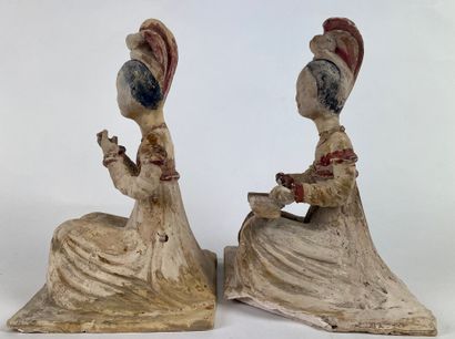 null CHINA Pair of terracotta subjects H: 24 cm (missing and damaged)
