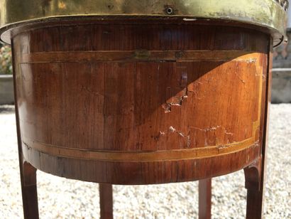 null TABLE OF LIVING ROOM of form drum out of wood of veneer and marquetry opening...