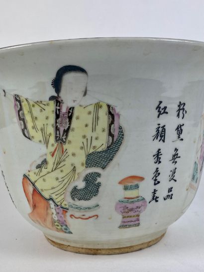 null CHINA White porcelain cache-pot with polychrome enamelled decoration of characters...