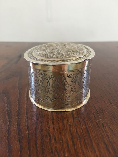 null AUGSBURG Pretty silver box vermeillé of oval form with engraved decoration of...