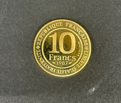 MONNAIE DE PARIS Pièce commémorative de 10 Francs or 1987, Millénaire capétien (987-1987)....