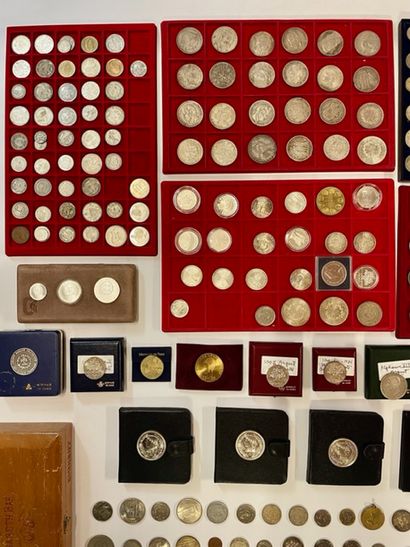 null Important COLLECTION OF MONEY, MEDALS and COMMEMORATIVE PIECES. Silver, nickel,...