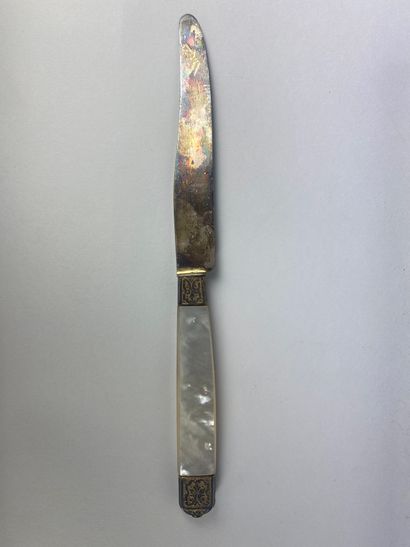 null Silver SALAD CUTLERY. Marked : Minerve Weight : 215 g There are 9 dessert knives...