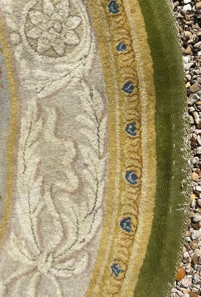 null AUBUSSON (in the taste of) Round carpet with polychrome decoration of bunches...