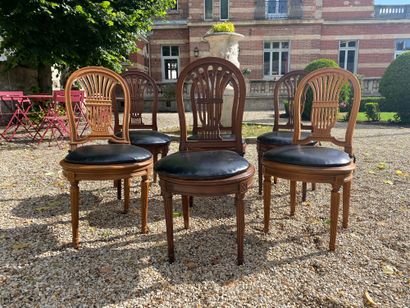  SET OF SIX CHAIRS in natural wood and tinted veneer with sclupté back. The seats...