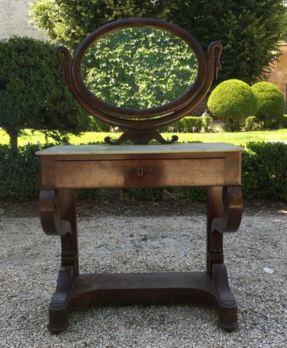 null COIFFEUSE in mahogany veneer opening on a drawer in belt, the front amounts...