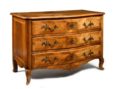 COMMODE in veneer and marquetry opening in...