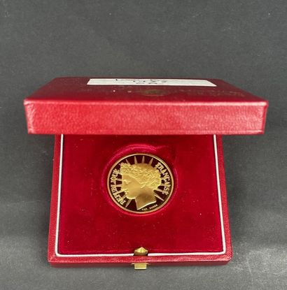 null MONNAIE DE PARIS Commemorative coin of 100 Francs gold 1988, Fraternity. Case....
