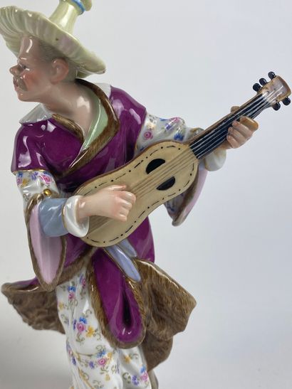 null MEISSEN Couple of musicians in polychrome porcelain. 19th century. H : 18 cm...