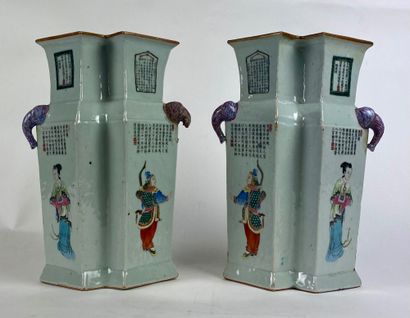  CHINE Paire de vases. H : 29 cm (égrenures sur les arêtes)