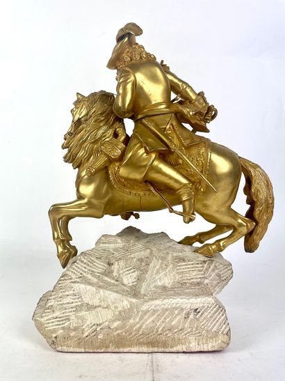 null ECOLE FRANCAISE du XIXe siècle D'Artagnan sur sa monture Bronze doré sur socle...