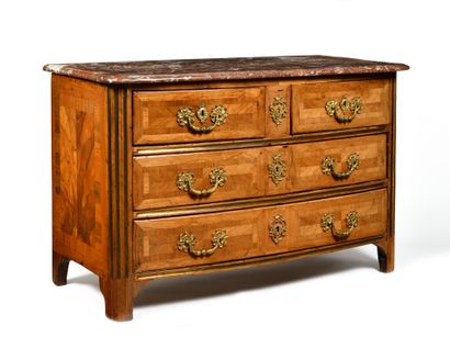 null COMMODE in veneer and marquetry opening with four drawers on three rows. The...