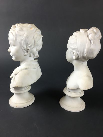  SEVRES Two busts in cookie (small chips). H : 19 and 20 cm