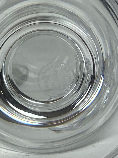 null BACCARAT Service de verres en cristal comprenant : - 26 verres à eau (H : 13...