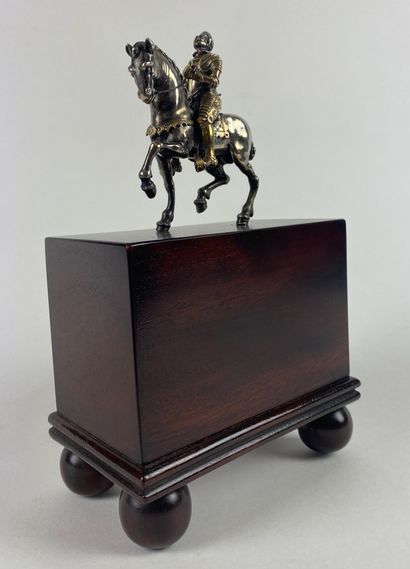 null Silver equestrian STATUE representing Henri IV on his mount. No hallmark. Mahogany...