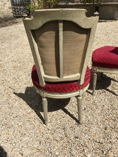 null Pair of chairs in grey relacquered wood, molded and carved with a gendarme hat...