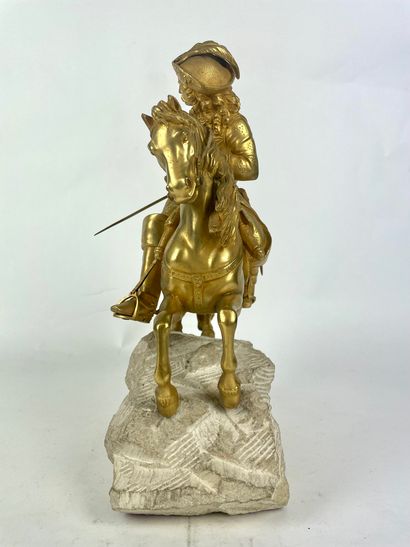 null ECOLE FRANCAISE du XIXe siècle D'Artagnan sur sa monture Bronze doré sur socle...