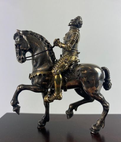 null Silver equestrian STATUE representing Henri IV on his mount. No hallmark. Mahogany...