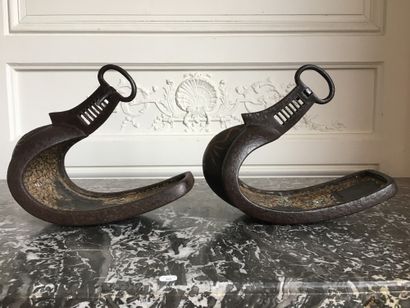 null JAPAN Pair of iron stirrups (abumi) with geometrical iron decoration (missing),...