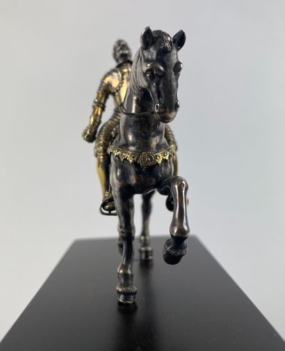 null Silver equestrian STATUE representing Henri IV on his mount. No hallmark. Mahogany...