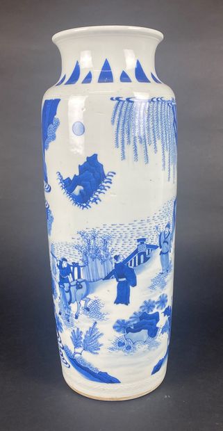 null CHINA Enameled porcelain scroll vase with white and blue decoration of characters....