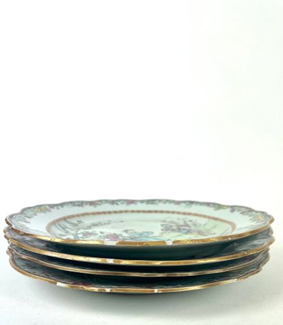 null COMPAGNIE DES INDES Four plates and a round dish with a seamed edge in Chinese...