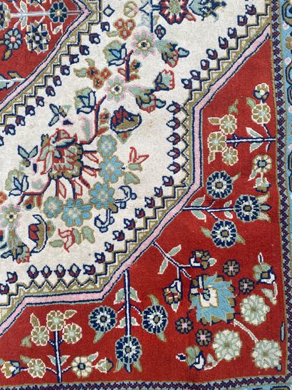 null IRAN Important Tabriz. Middle Xth century. Wool velvet on cotton foundation...