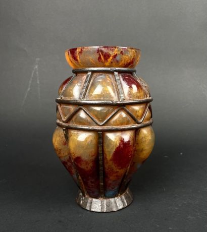 null In the taste of DAUM & MAJORELLE Vase obus with broad annular neck. Proof in...