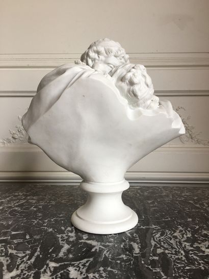 null After HOUDON (1741-1828) The kiss. Large bust on piedouche in cookie. On the...