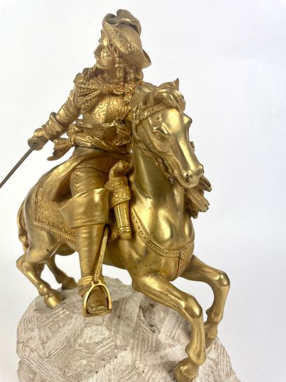 null ECOLE FRANCAISE du XIXe siècle D'Artagnan sur sa monture Bronze doré sur socle...