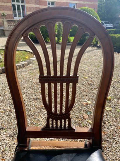 null SET OF SIX CHAIRS in natural wood and tinted veneer with sclupté back. The seats...